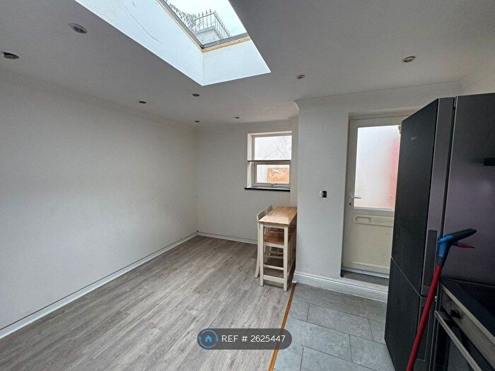 Studio To Rent In Brookhill Road, London, SE18