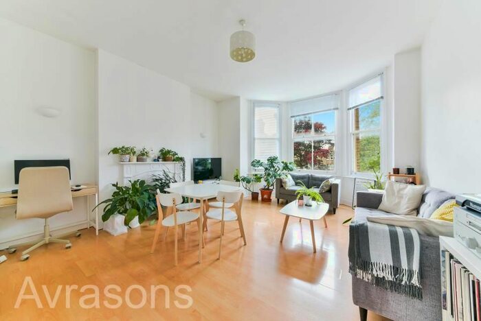 2 Bedroom Flat To Rent In Montrell Road, SW2