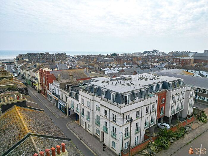 2 Bedroom Flat To Rent In Crescent Road, Regency Apartments, BN11