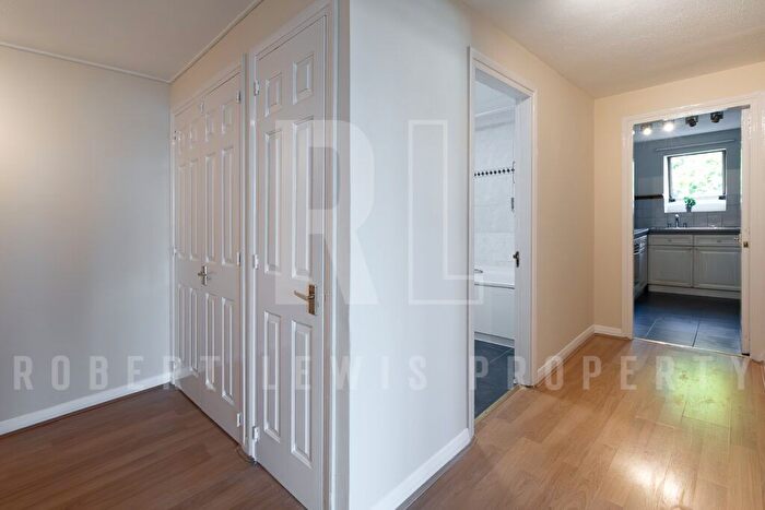 1 Bedroom Flat To Rent In Etchingham Park Road, London, N3