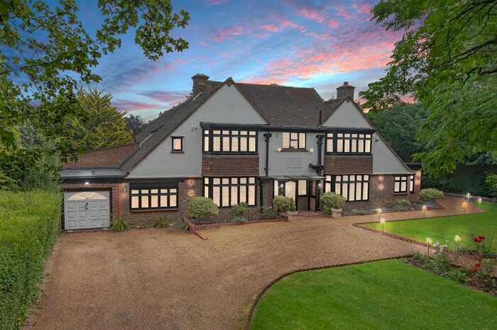 5 Bedroom Detached House To Rent In Webb Estate, Purley, Surrey, CR8