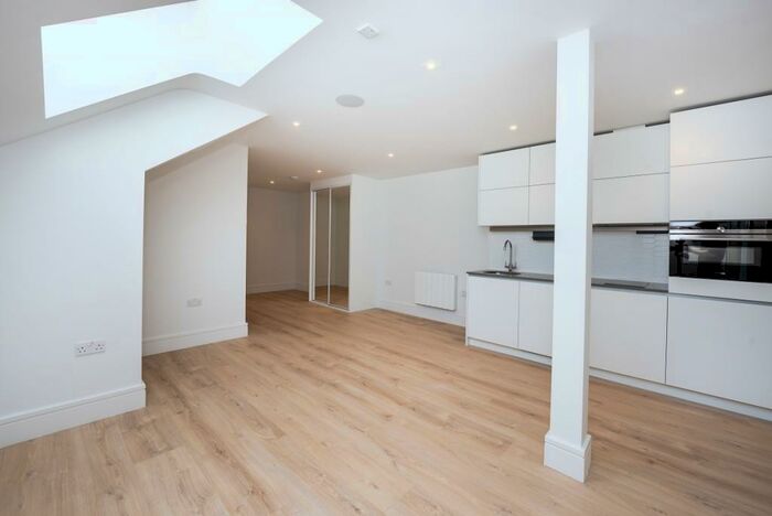 Flat To Rent In Princess Way Redhill, RH1