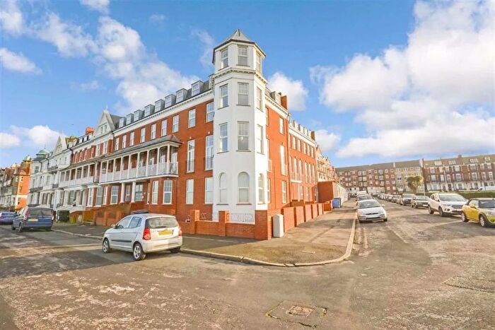2 Bedroom Flat To Rent In Endcliffe Apartments, Lewis Crescent, Cliftonville, Margate, CT9