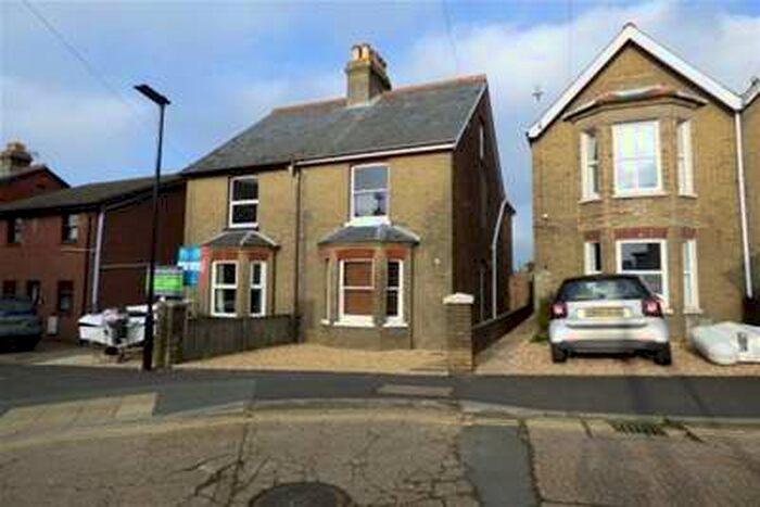 3 Bedroom House To Rent In Falcon Road, East Cowes, PO32
