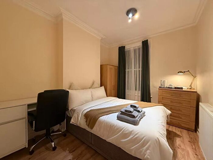 6 Bedroom Terraced House To Rent In Biscay Road, London, W6