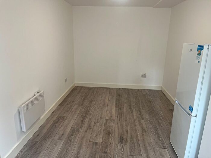 1 Bedroom Flat To Rent In Hawthorn Avenue, Timperley, WA15