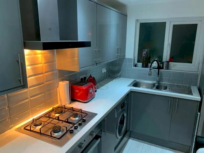 Studio To Rent In Fernham Rd, Thornton Heat, CR7