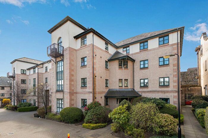 2 Bedroom Flat For Sale In / South Gray Street, Edinburgh, EH9