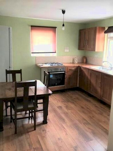 3 Bedroom Flat To Rent In Lavender Hill, Clapham Junction, SW11