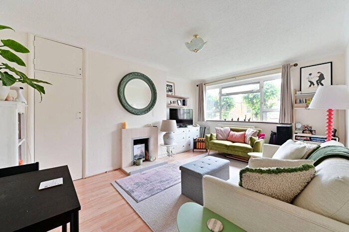 2 Bedroom Flat To Rent In Princes Road, Wimbledon, London, SW19