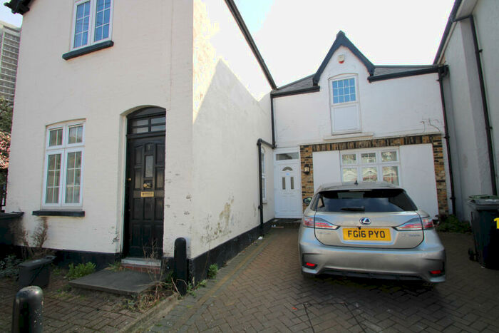 2 Bedroom Maisonette To Rent In Clarendon Road, Croydon, CR0