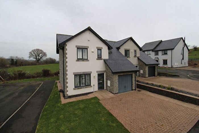 3 Bedroom Detached House For Sale In Hoggan Park, Brecon, LD3