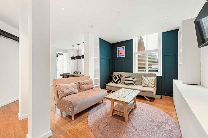 2 Bedroom Flat To Rent In Mirabel Road, London, SW6