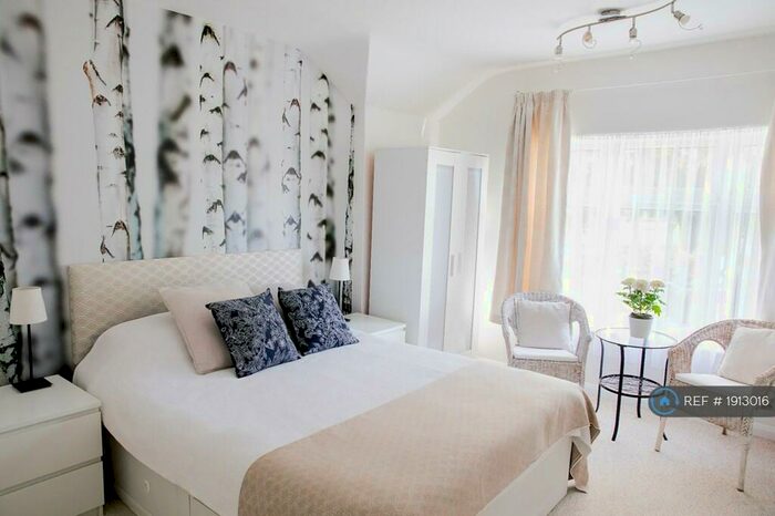 1 Bedroom Flat To Rent In Park Road, Swanscombe, DA10