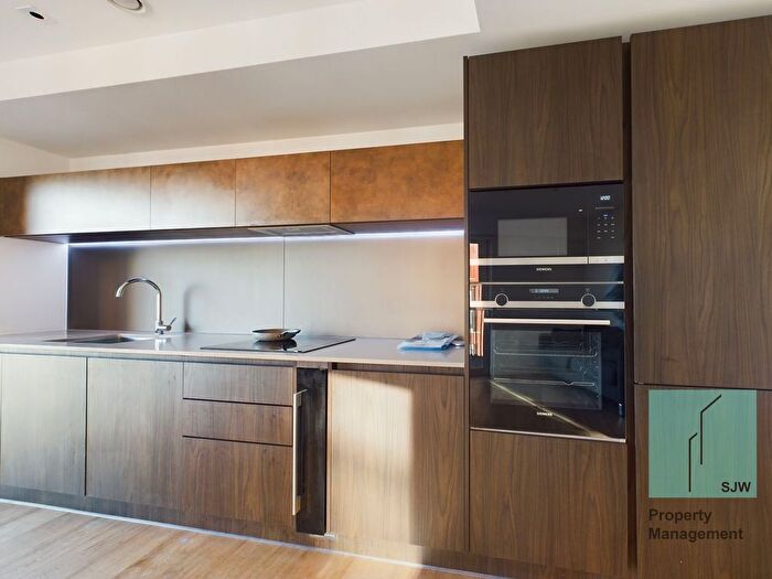 2 Bedroom Flat To Rent In Exchange Gardens, London, SW8