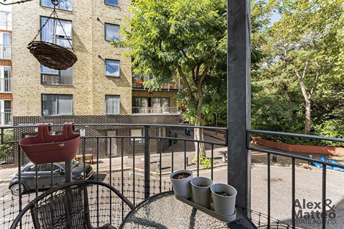 2 Bedroom Flat For Sale In Elgar Street, Canada Water, SE16