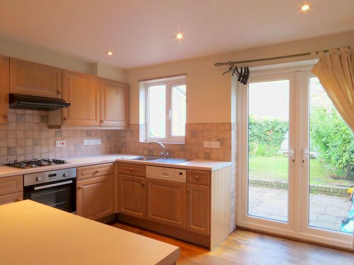 2 Bedroom Town House To Rent In Gipsy Hill, Upper Norwood, London, SE19