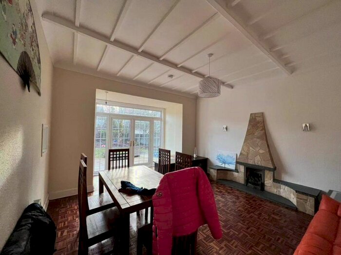 3 Bedroom Property To Rent In Rouken Glen Road, Giffnock, Glasgow, G46