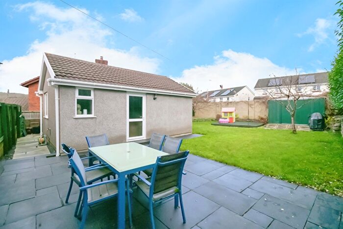 3 Bedroom Cottage For Sale In Crown Road, Kenfig Hill, Bridgend, CF33