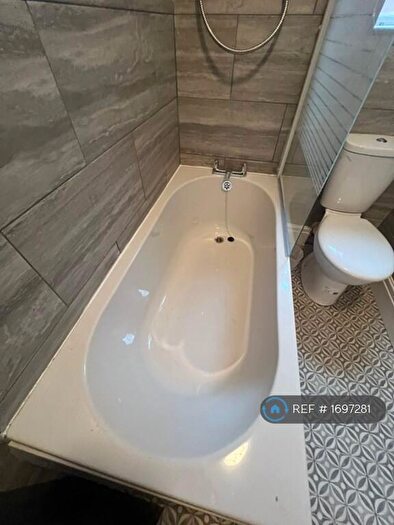 2 Bedroom Flat To Rent In Davyhulme Circle, Urmston, Manchester, M41