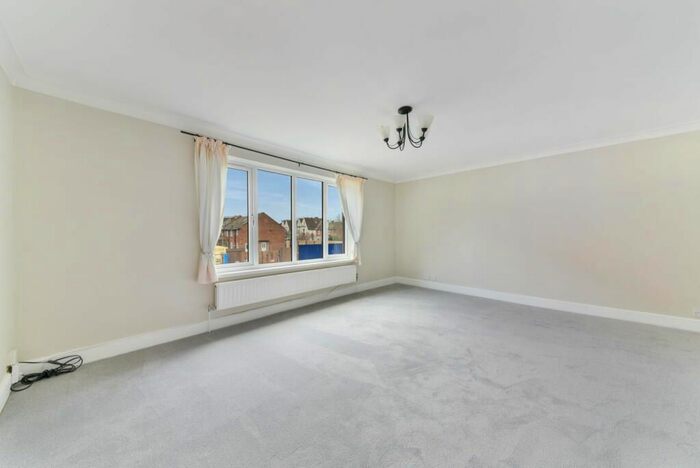 2 Bedroom Flat To Rent In Trinity Road, London, SW19