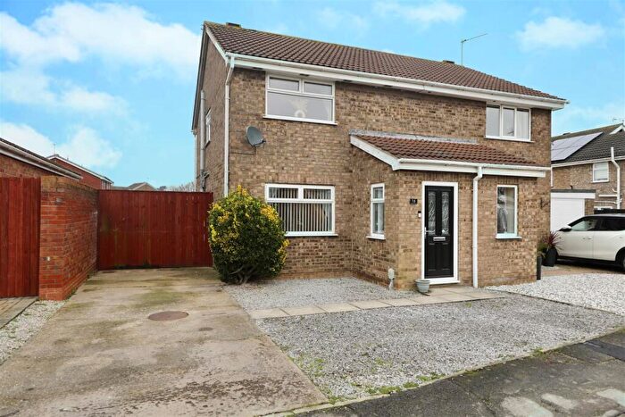 3 Bedroom Semi Detached House For Sale In Chestnut Avenue, Thorngumbald, Hull, HU12