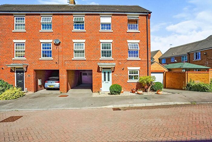 6 Bedroom Semi Detached House For Sale In Cormorant Way, Leighton Buzzard, LU7