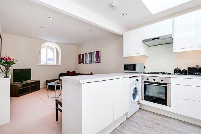 2 Bedroom Flat To Rent In Hogarth Road, Earls Court, SW5