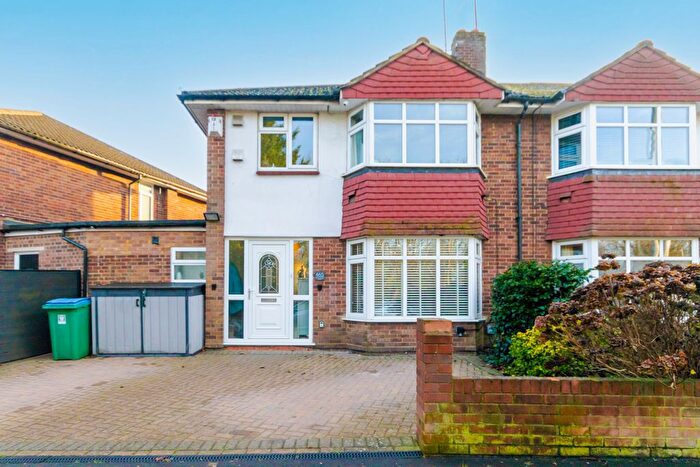 3 Bedroom Semi Detached House For Sale In North Western Avenue, Watford, WD24