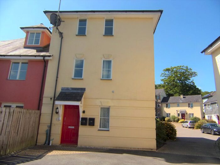 2 Bedroom Flat To Rent In Riverside Mills, Launceston, PL15