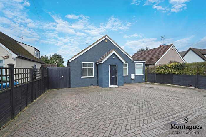 3 Bedroom Bungalow For Sale In Common Road, Broadley Common, EN9