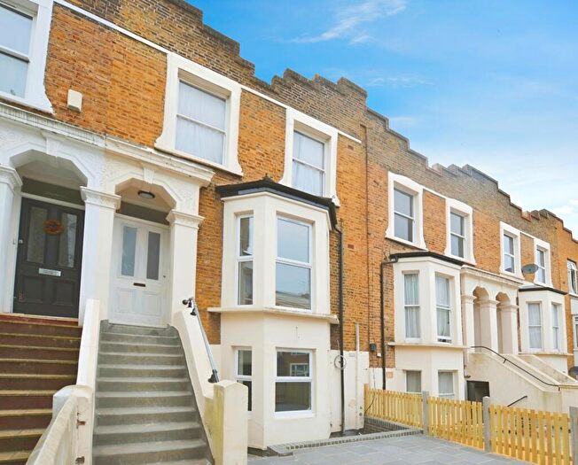 2 Bedroom Flat To Rent In Fenwick Road Peckham, SE15