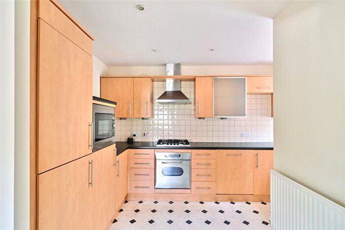 2 Bedroom Flat To Rent In Chartergate, Boltro Road, RH16