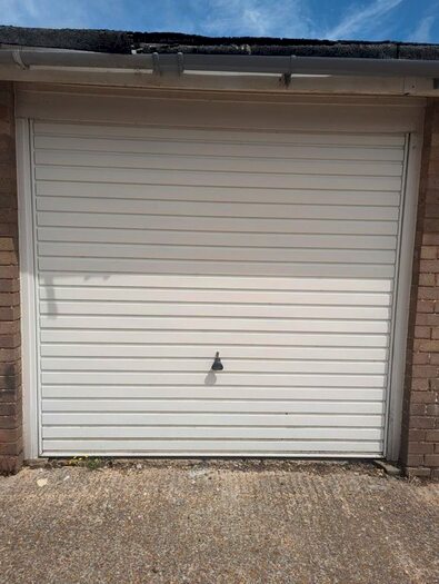 Garage / Parking To Rent In The Green, Cowes, PO31