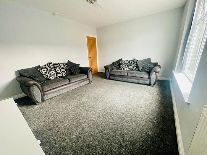 3 Bedroom Flat To Rent In Horton Grange Road, BD7