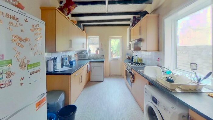 5 Bedroom House To Rent In Orchard Road, Southsea, PO4