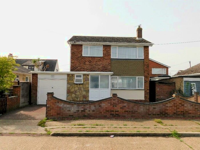 3 Bedroom Detached House To Rent In Surig Road, Canvey Island, Essex, SS8