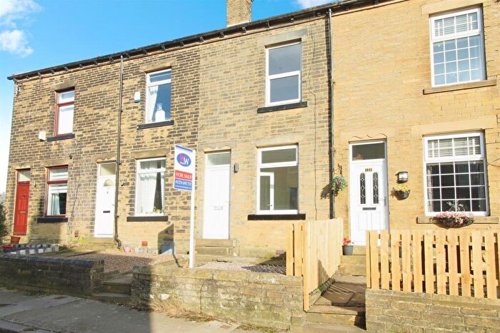 3 Bedroom Terraced House For Sale In Windmill Hill, Bradford, BD6