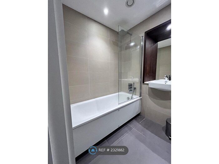 1 Bedroom Flat To Rent In Maine Tower, London, E14