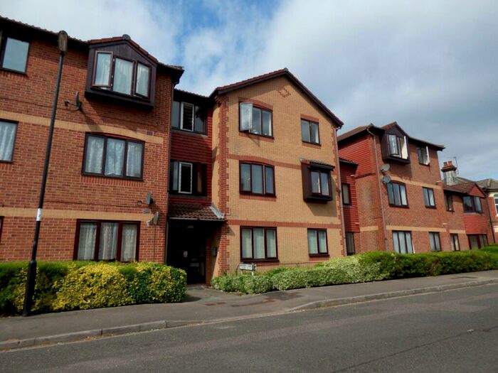1 Bedroom Apartment To Rent In Whitworth Court, Southampton, SO18
