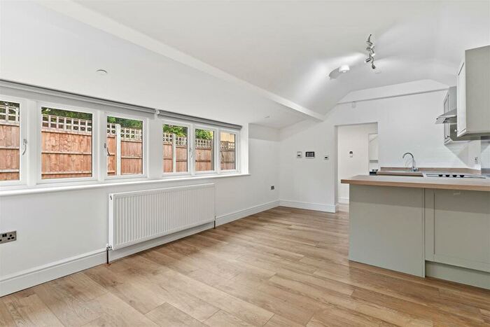 1 Bedroom Cottage To Rent In Beresford Road, Chingford, E4