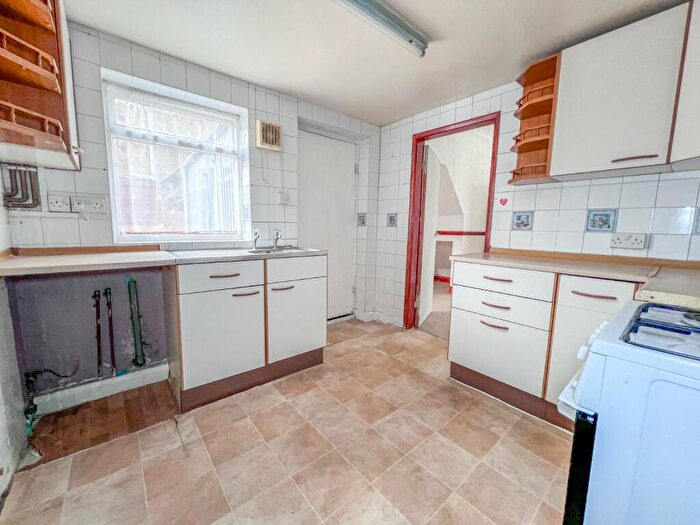 3 Bedroom Terraced House For Sale In Convamore Road, Grimsby, DN32