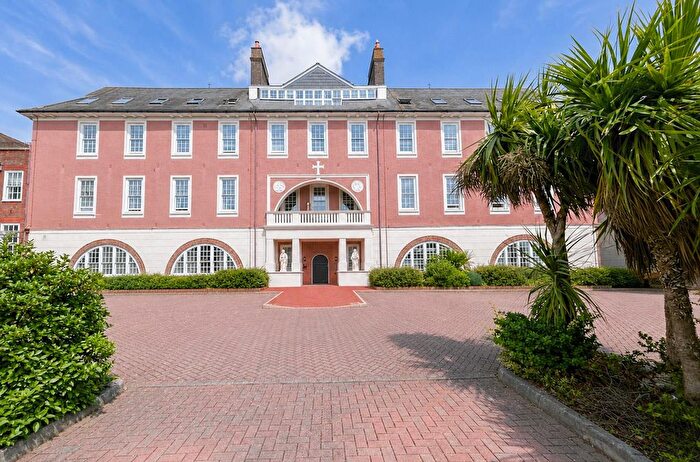 3 Bedroom Flat For Sale In James Walk, Bexhill-On-Sea, TN40