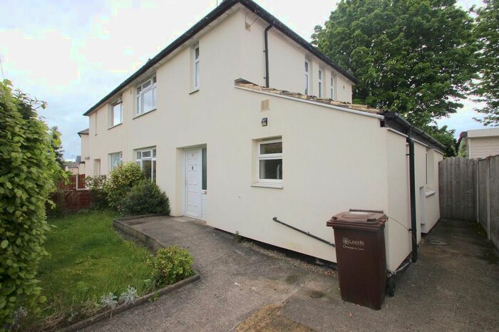 2 Bedroom Detached House To Rent In Alderton Bank, Leeds, West Yorkshire, Uk, LS17