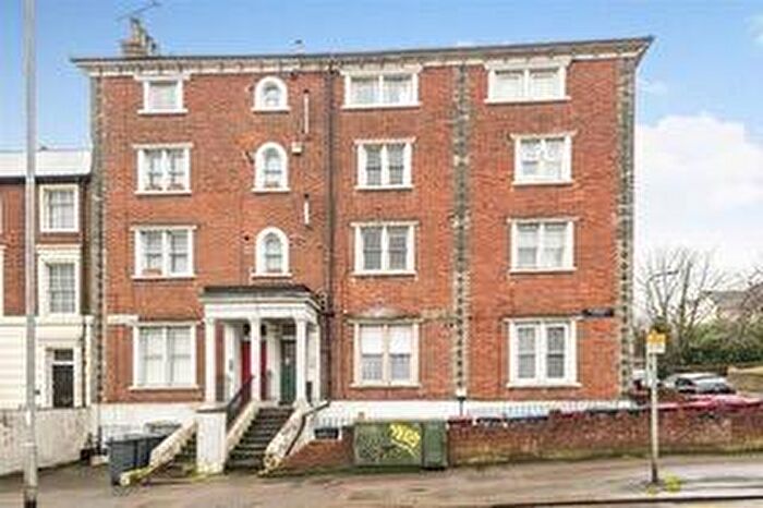 Studio For Sale In Flat, Castle Hill, Reading, Berkshire, RG1