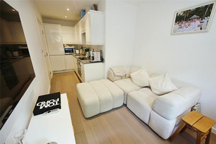1 Bedroom Apartment For Sale In Hubert Road, Brentwood, Essex, CM14