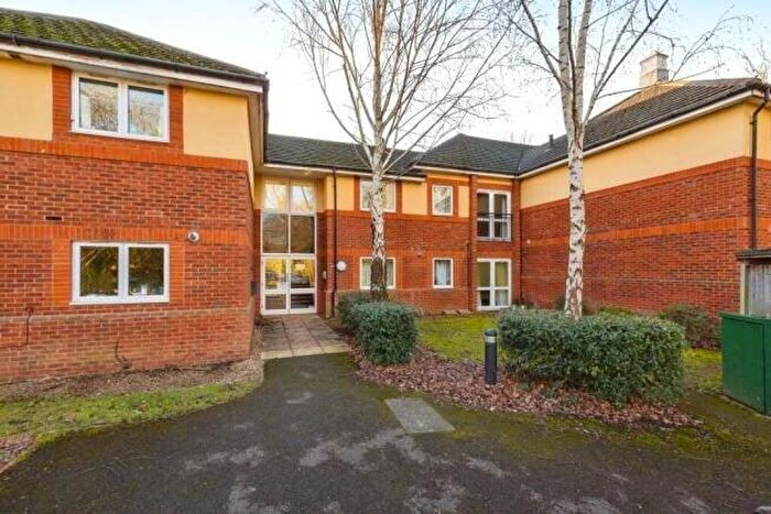 2 Bedroom Flat For Sale In St Marys Way, Guildford, GU2
