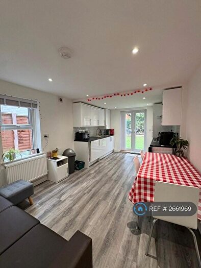 3 Bedroom Flat To Rent In Pemberton Road, London, N4