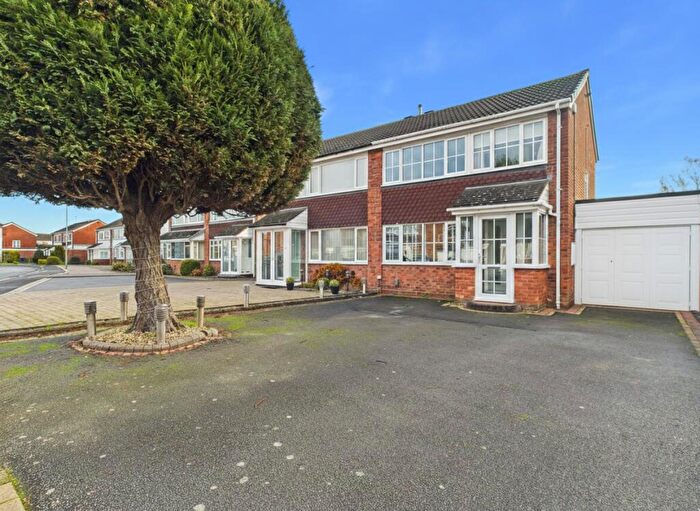 3 Bedroom Semi Detached House For Sale In Meadow Park, Tamworth, B79