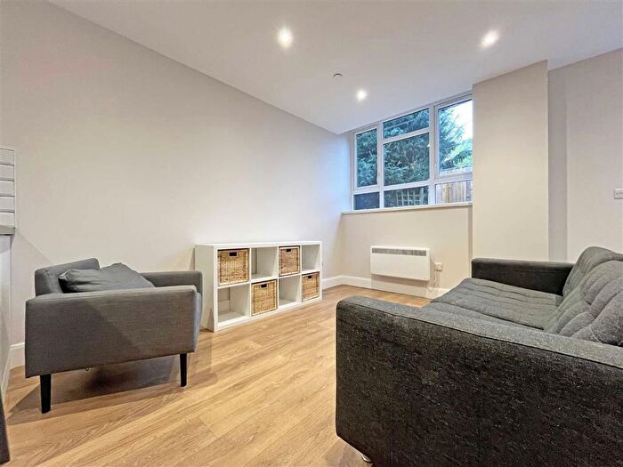 Studio To Rent In Upper Richmond Road West, London, SW14
